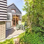 Snug Holiday Home In Nieuwvliet